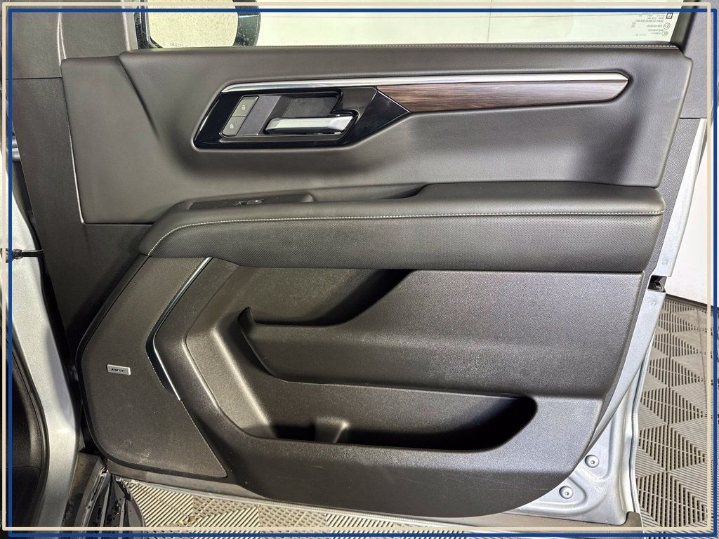 Certified 2025 Chevrolet Suburban Premier AWD/4WD image 41