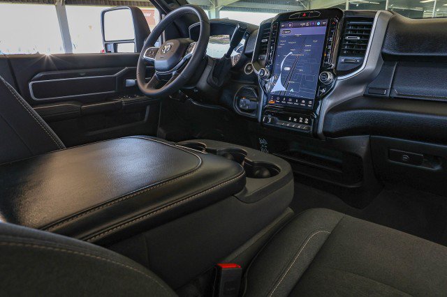 Used 2025 RAM 2500 Big Horn AWD/4WD image 35