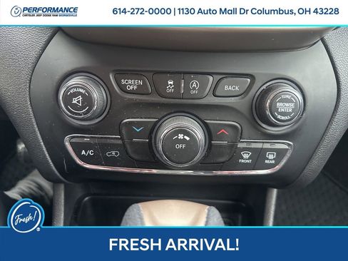 Used 2017 Jeep Cherokee Latitude w/ Safety/Convenience Group image 21