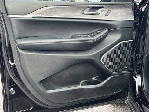 Used 2022 Jeep Grand Cherokee L Limited w/ Luxury Tech Group II image 15