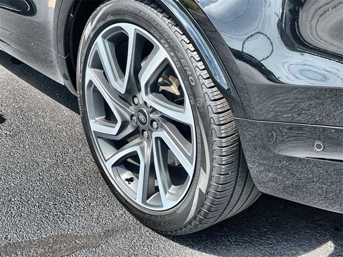 Certified 2025 Land Rover Discovery Metropolitan Edition image 11