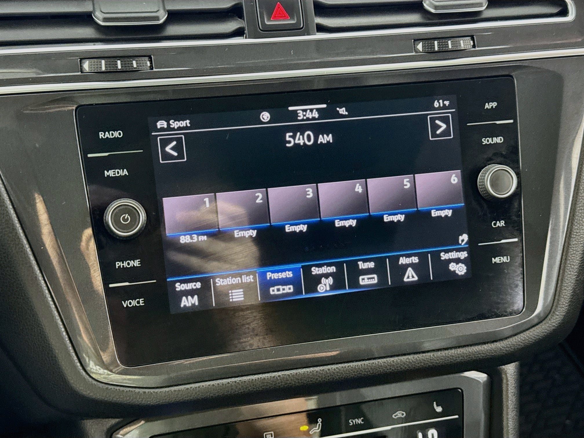 Used 2023 Volkswagen Tiguan SE w/ Panoramic Sunroof Package AWD/4WD image 18