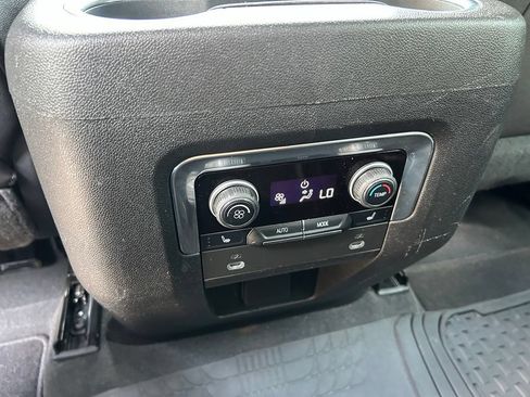 Used 2022 Chevrolet Suburban Z71 w/ Z71 Off-Road Package AWD/4WD image 47