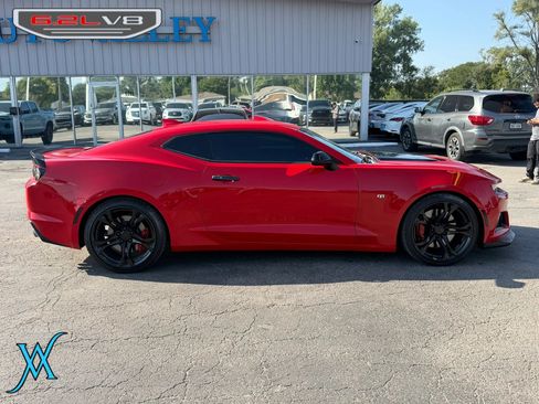 Used 2019 Chevrolet Camaro SS RWD image 8