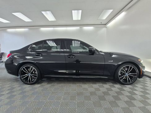 Used 2022 BMW 330e xDrive w/ M Sport Package AWD/4WD image 8