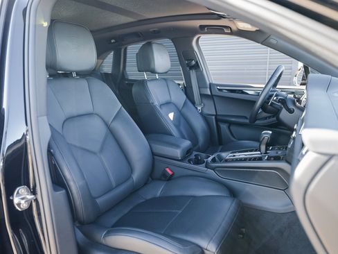 Certified 2025 Porsche Macan image 29
