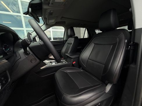 Used 2024 Ford Explorer Limited w/ Limited Technology Package AWD/4WD image 19