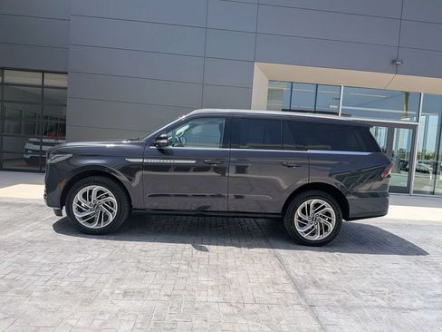 Certified 2026 Lincoln Navigator Reserve AWD/4WD image 7