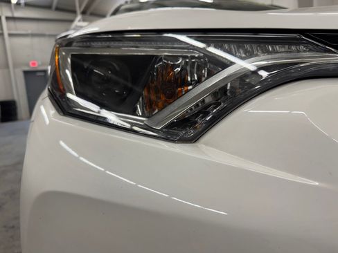 Used 2018 Toyota RAV4 LE image 28