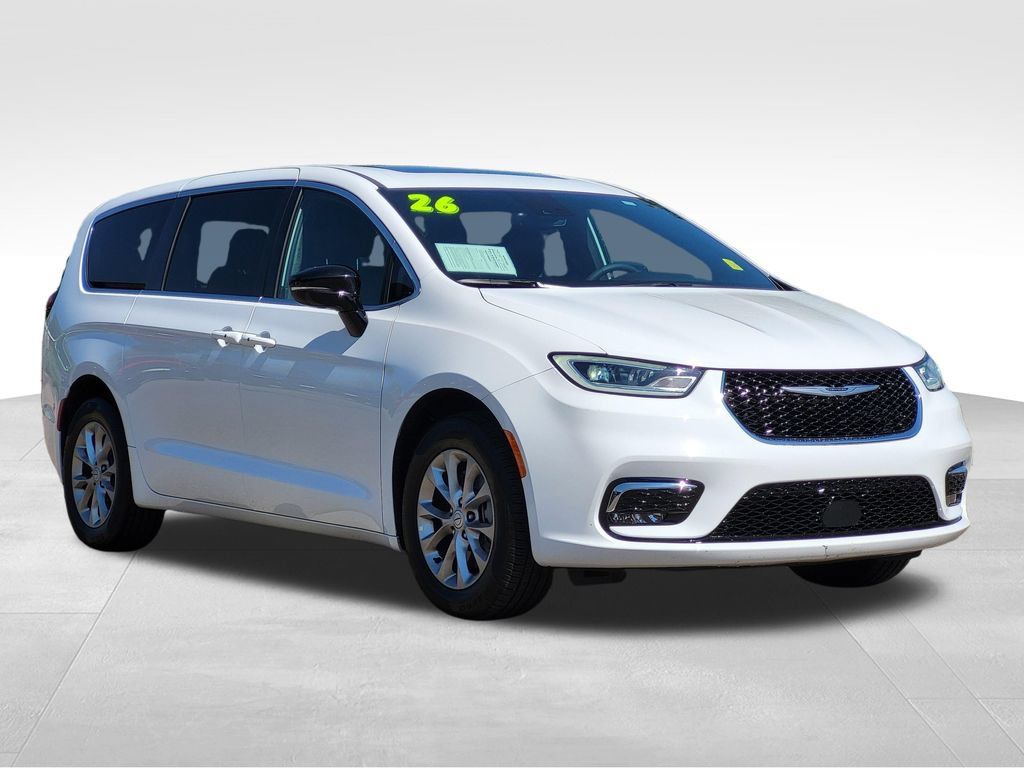 Used 2026 Chrysler Pacifica Limited AWD/4WD image 2