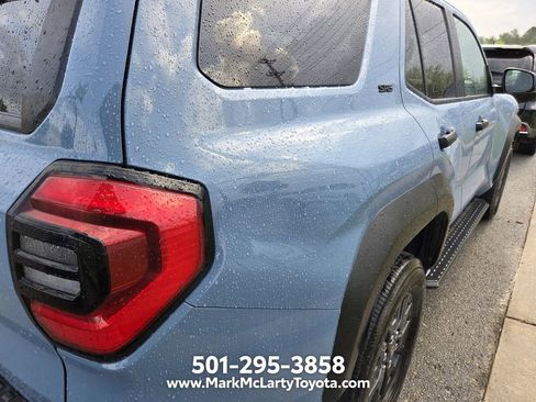 Used 2025 Toyota 4Runner SR5 AWD/4WD image 10