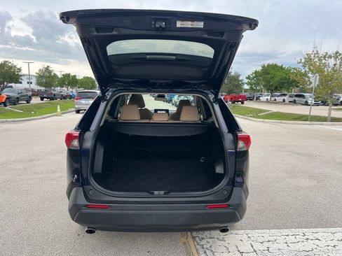 Used 2021 Toyota RAV4 XLE w/ Convenience Package FWD image 28