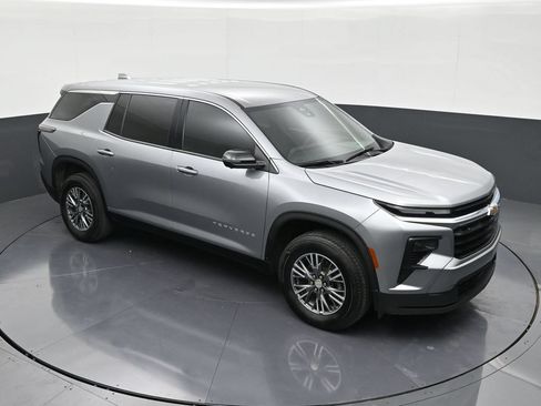 Used 2024 Chevrolet Traverse LS FWD image 18