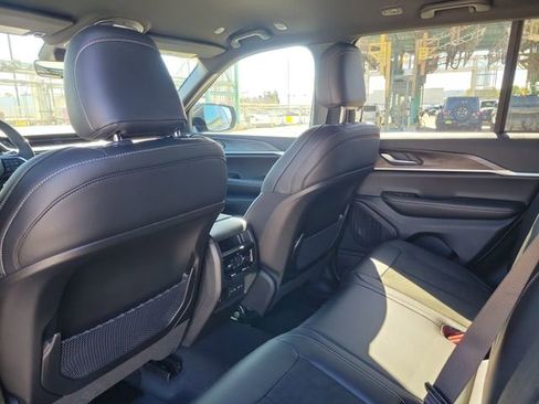 New 2026 Jeep Grand Cherokee Laredo image 12