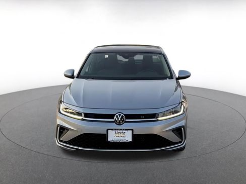 Used 2025 Volkswagen Jetta SE image 4