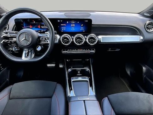 Used 2025 Mercedes-Benz GLB 35 AMG 4MATIC image 31