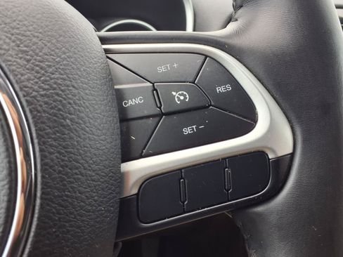 Used 2019 Jeep Compass Latitude FWD image 15