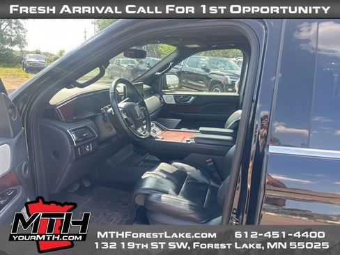 Used 2022 Lincoln Navigator Reserve w/ Equipment Group 201A AWD/4WD image 9