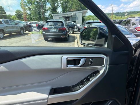 Used 2023 Ford Explorer XLT w/ Equipment Group 202A AWD/4WD image 18