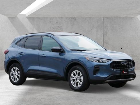 Certified 2025 Ford Escape Active w/ Tech Pack #1 AWD/4WD image 1