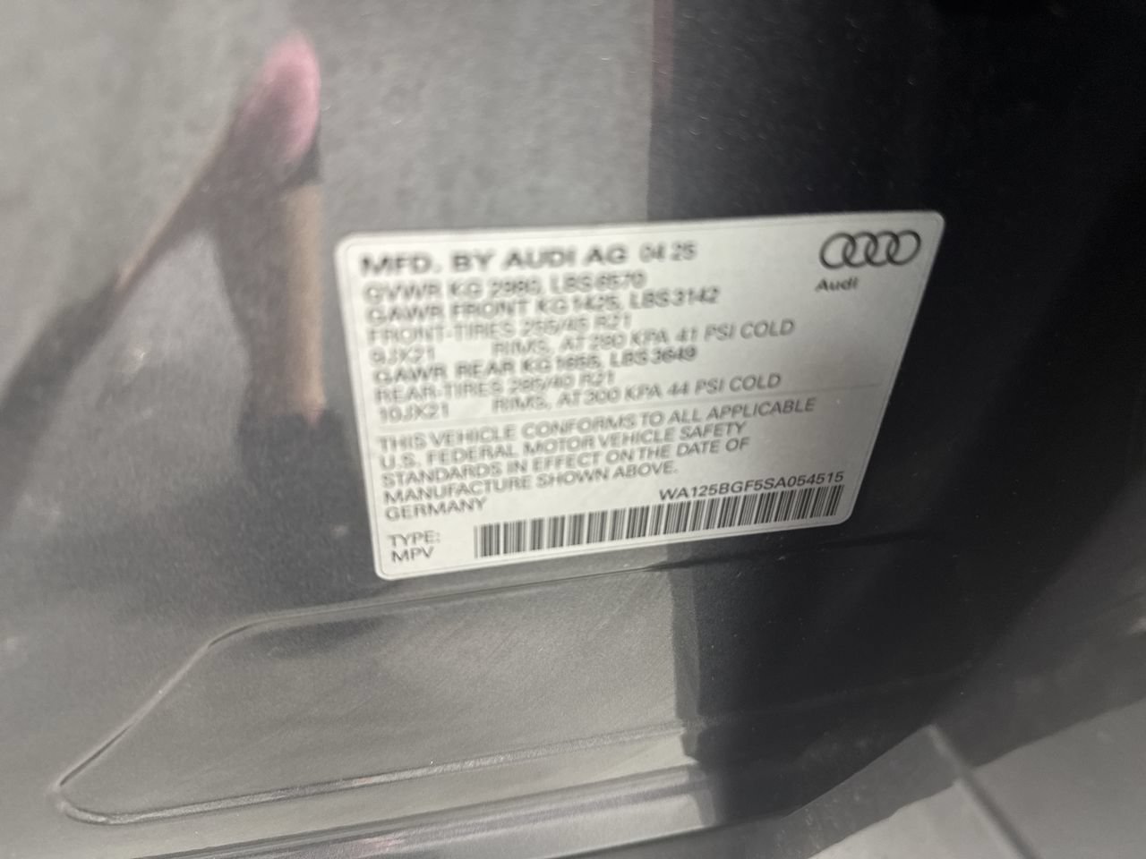 Used 2025 Audi SQ6 e-tron Premium Plus w/ Premium Plus AWD/4WD image 37