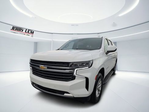 Used 2023 Chevrolet Suburban LT image 6