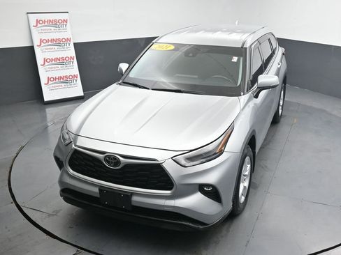Used 2021 Toyota Highlander LE image 27