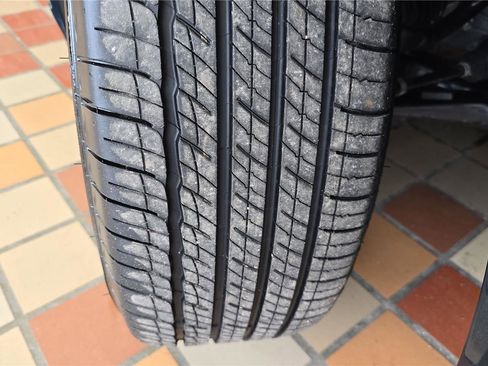 Used 2025 Cadillac XT6 Premium Luxury w/ Technology Package image 31