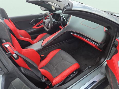 Used 2024 Chevrolet Corvette Stingray Premium Conv RWD image 17