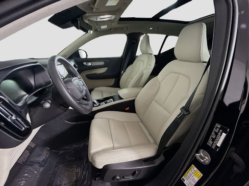 Used 2024 Volvo XC40 B5 Plus AWD/4WD image 22