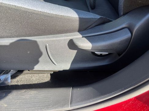 Used 2025 Nissan Versa SV FWD image 22
