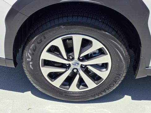 Used 2025 Subaru Outback Premium AWD/4WD image 30