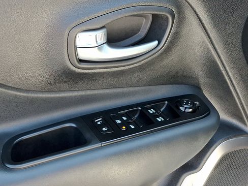 Certified 2022 Jeep Renegade Limited AWD/4WD image 12
