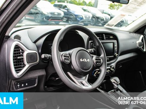 Used 2025 Kia Soul LX w/ LX Technology Package FWD image 31