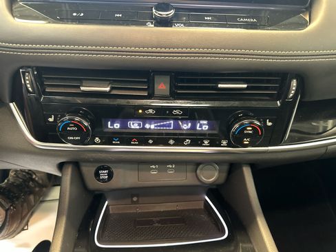 Certified 2025 Nissan Rogue SL w/ Tech Package AWD/4WD image 18