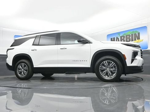 New 2027 Chevrolet Traverse LT w/ LPO, Floor Liner Package FWD image 23