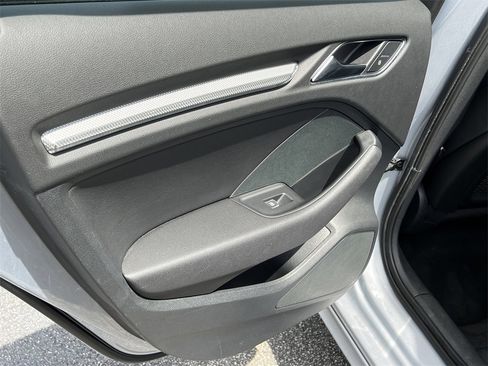 Used 2018 Audi A3 e-tron Premium Plus w/ Premium Plus Package image 16