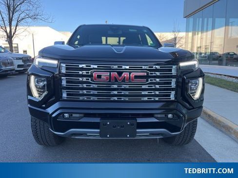 Used 2023 GMC Canyon Denali image 2