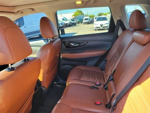 Used 2018 Nissan Rogue SL w/ Premium Package image 10