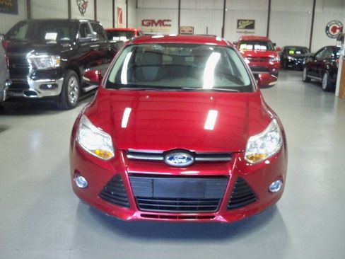 Used 2014 Ford Focus SE w/ SE Sport Package image 2