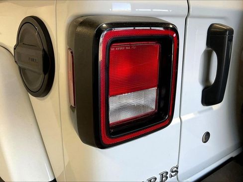 Used 2020 Jeep Wrangler Unlimited Sahara image 37