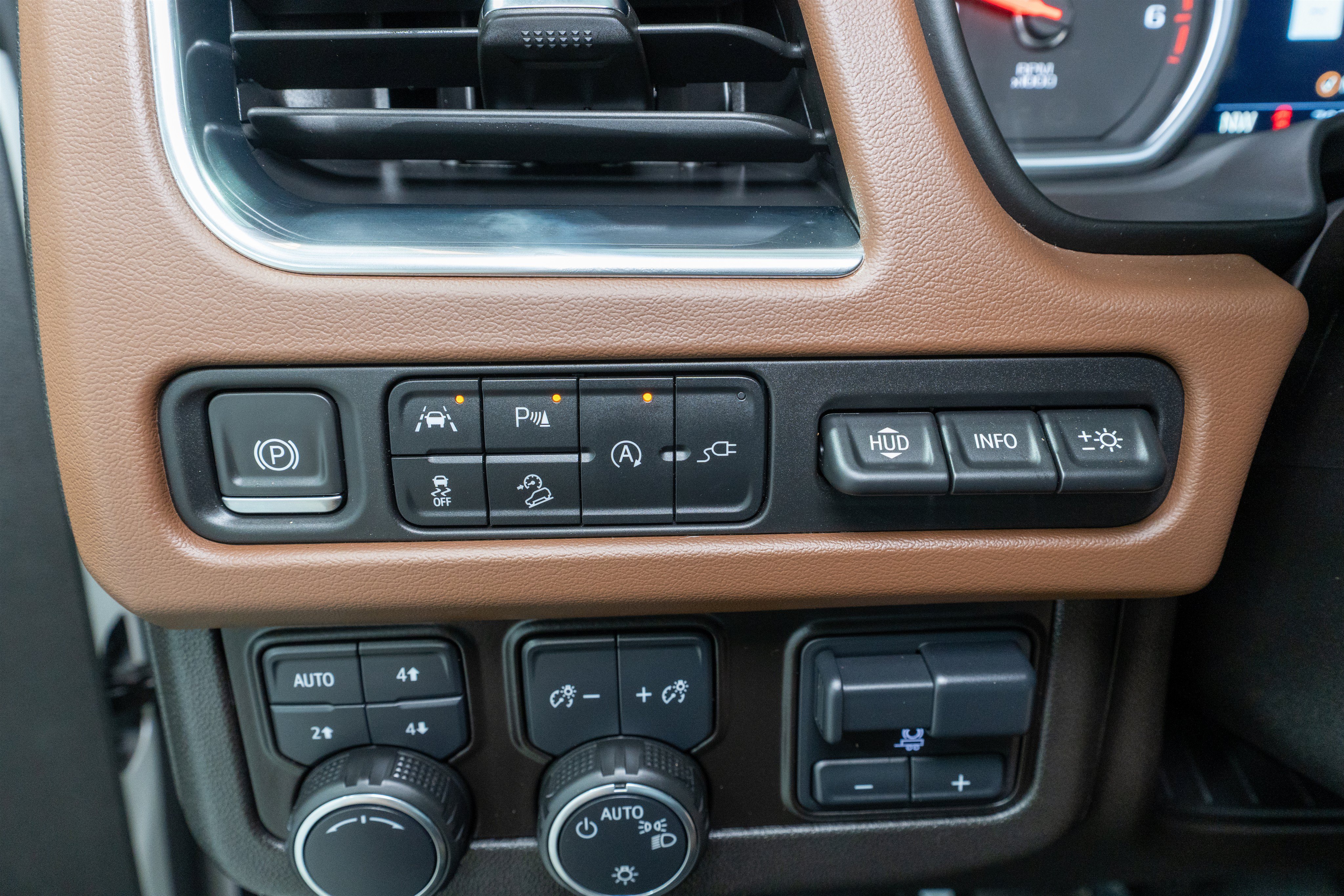 Used 2021 Chevrolet Suburban High Country w/ Premium Package AWD/4WD image 34