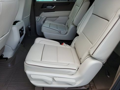 Used 2026 GMC Yukon XL Denali w/ Sun & Power Step Package RWD image 15