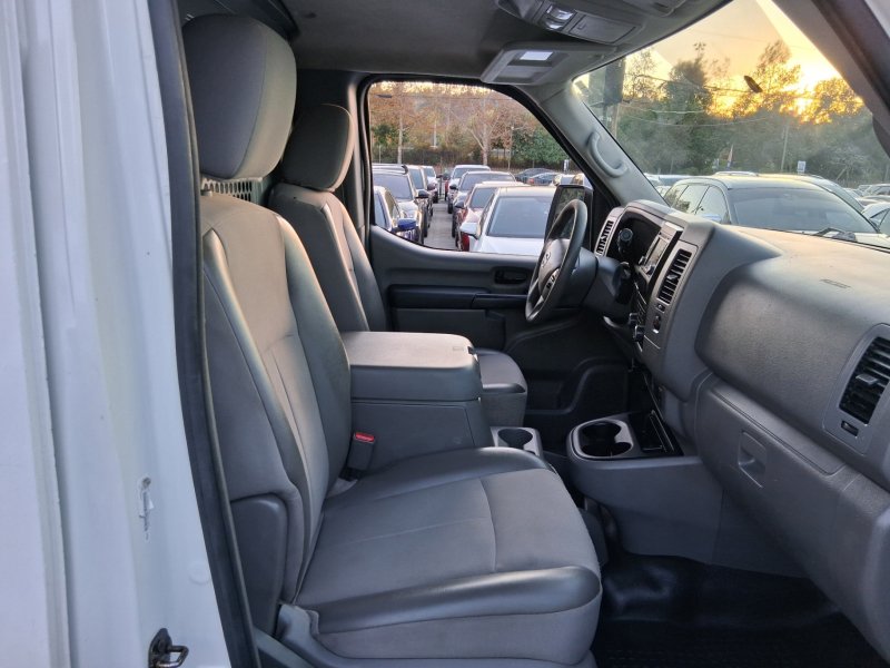 Used 2016 Nissan NV 2500 SV w/ Technology Package RWD image 7