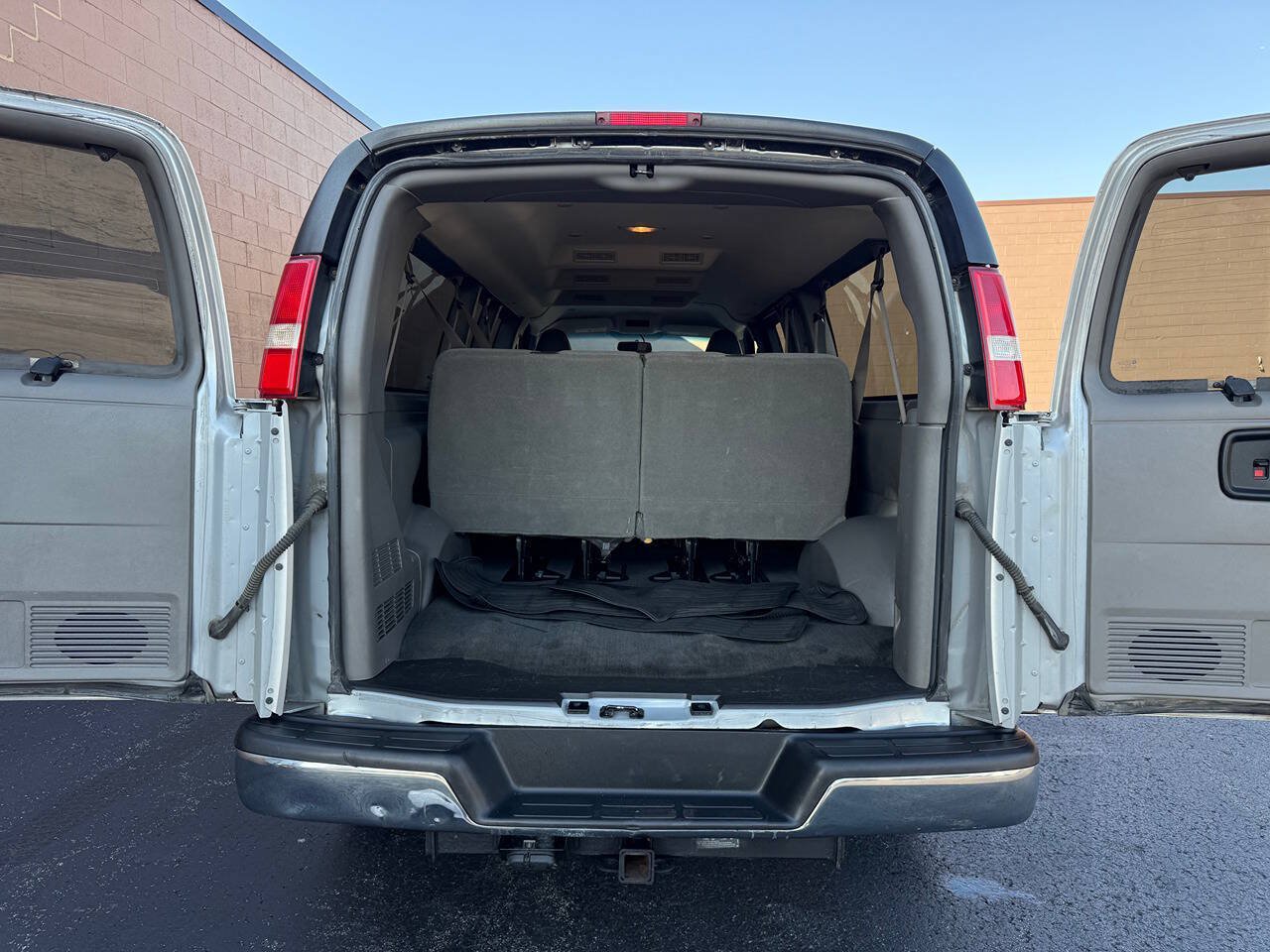 Used 2018 GMC Savana 3500 LT w/ LT Preferred Equipment Group RWD image 22