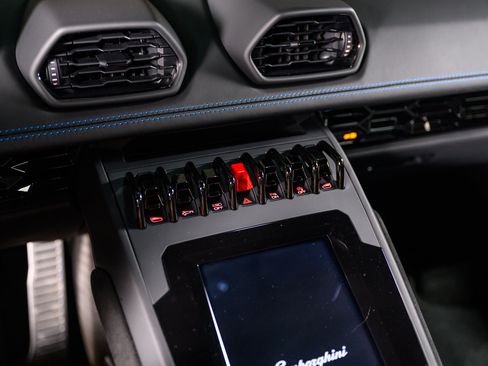 Used 2023 Lamborghini Huracan EVO image 49