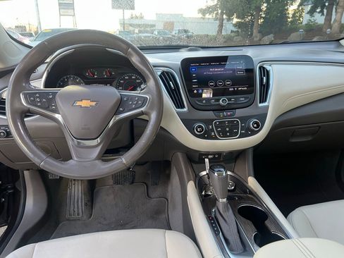 Used 2020 Chevrolet Malibu LT w/ Leather Package image 14