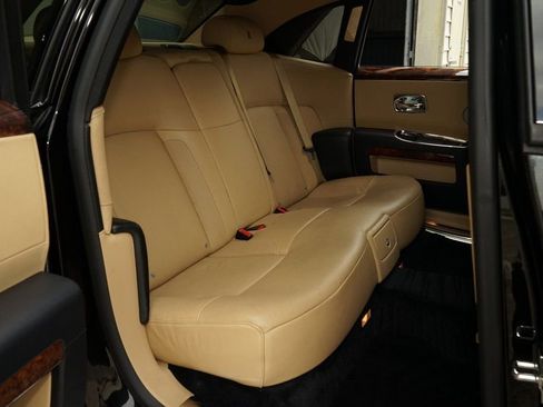 Used 2013 Rolls-Royce Ghost image 19