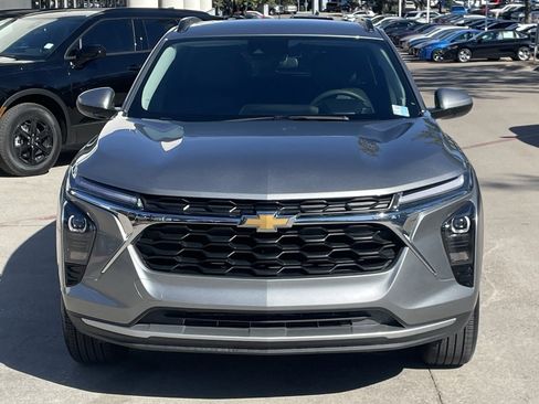 Used 2025 Chevrolet Trax LT image 6
