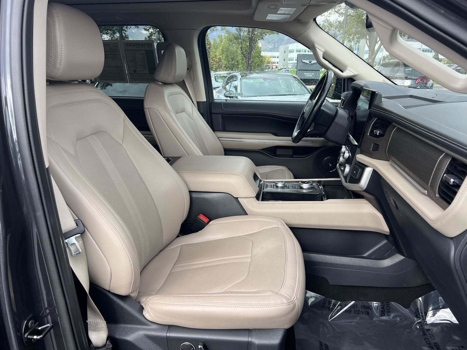 Used 2024 Ford Expedition Limited AWD/4WD image 4